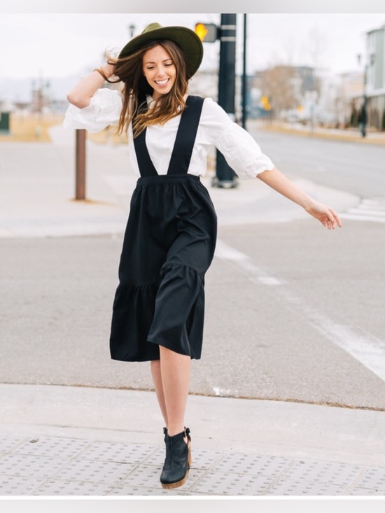 NWT - Hayden Los Angeles Tiered Pinafore Dress in Black - Size M - Picture 2 of 4